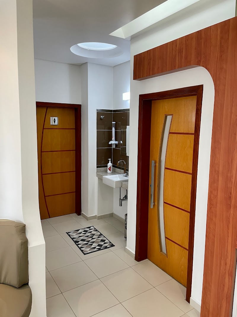 Dr. Felipe Barros - Endodontia Microscópica e Odontologia Restauradora Estética - foto 2