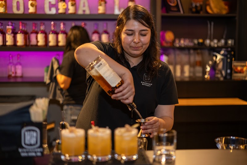 Diverse whiskey tastings with knowledgeable staff