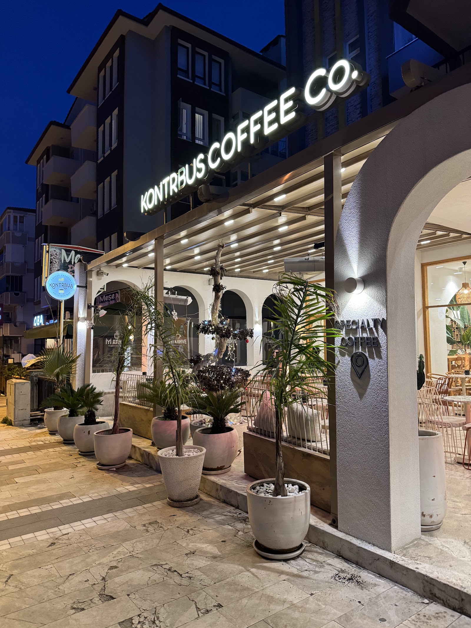 Kontrbus Coffee Co. Muğla mekanı