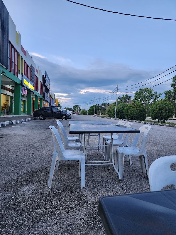 Utama Tomyam Seafood: Thai Food - Photo 1