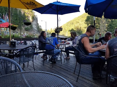 Lewie's Burgers & Brews