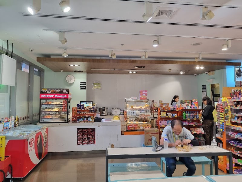 7-Eleven Science Hub