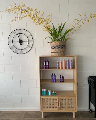 Klara at Salon 51 photo 3