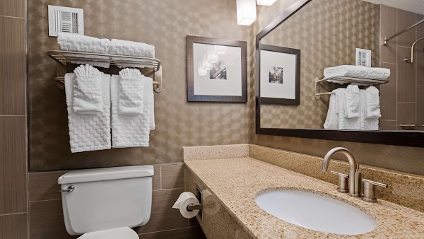 Photo by Cottonwood Airport & Expo Hotel Louisville