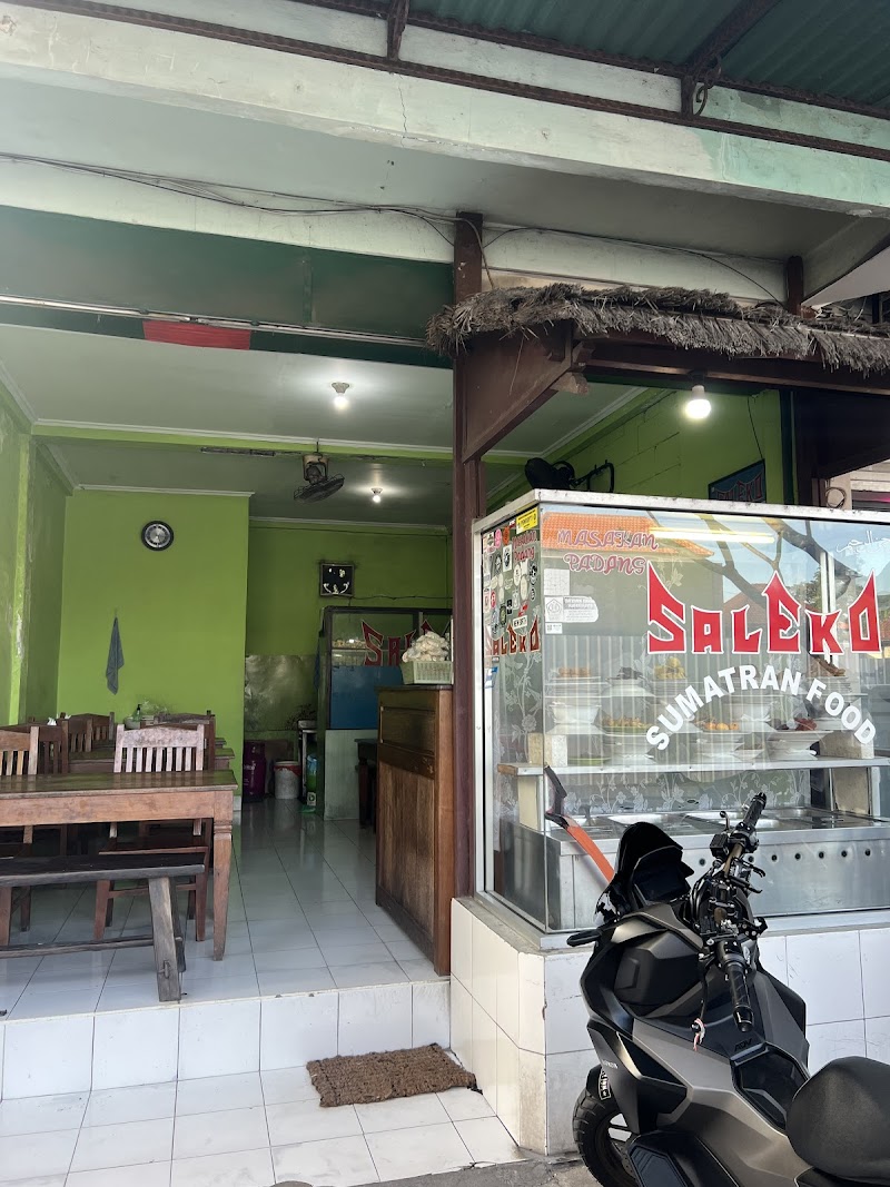 Nasi Padang Muslim Restro N Kelapa Muda photo 2