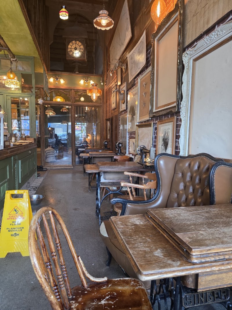 Cleocatra Café - Cat Cafe/ Portage Ave photo 4