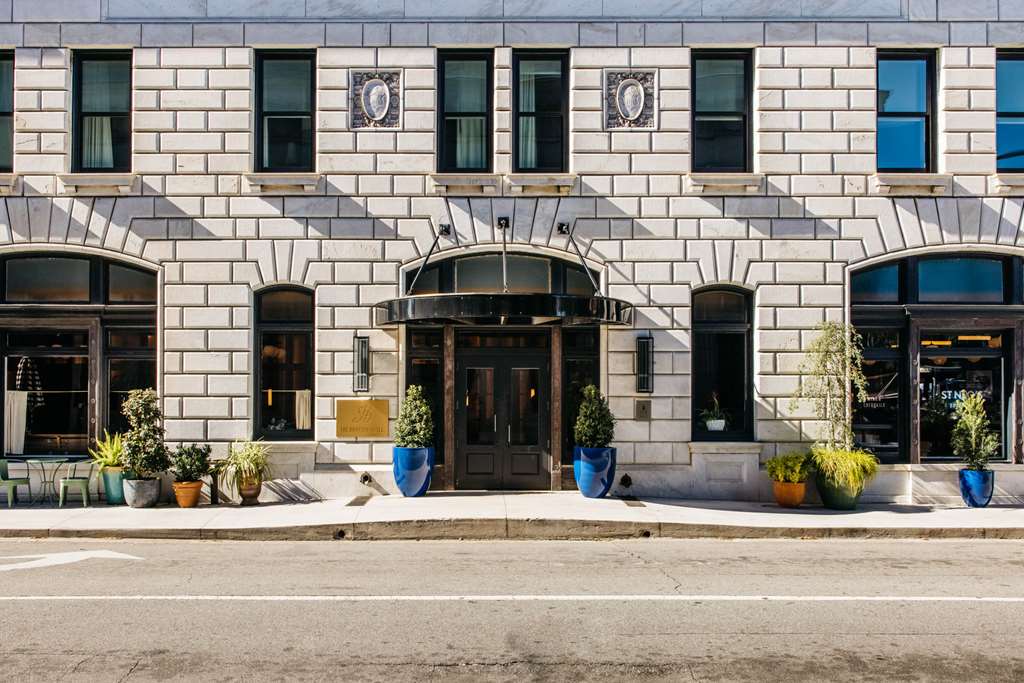 The Drayton Hotel Savannah, Curio Collection by Hilton, dog-friendly hotel in Savannah