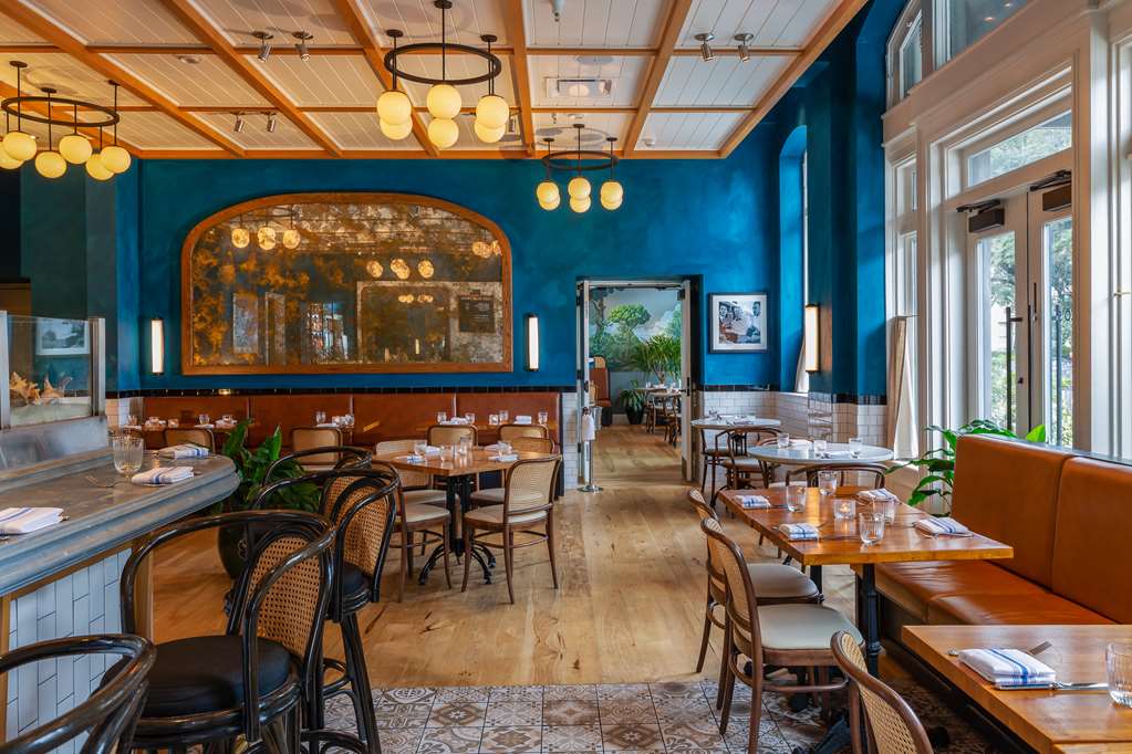 The Drayton Hotel Savannah, Curio Collection by Hilton, dog-friendly hotel, photo 2