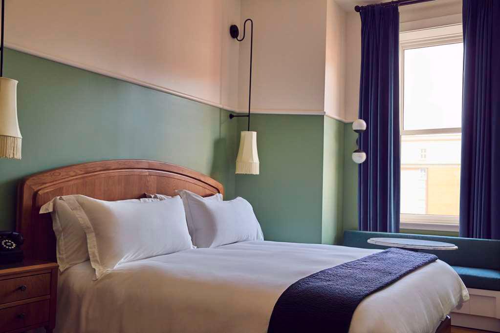 The Drayton Hotel Savannah, Curio Collection by Hilton, dog-friendly hotel, photo 5