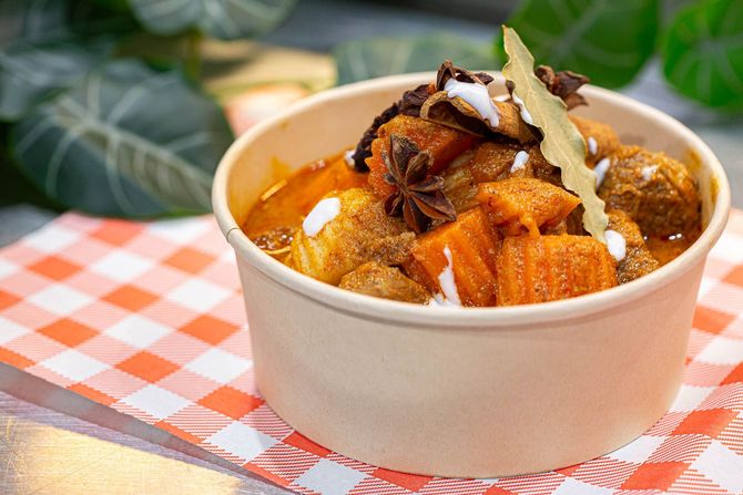 La Ros Dee - Spanish & Thai photo 10