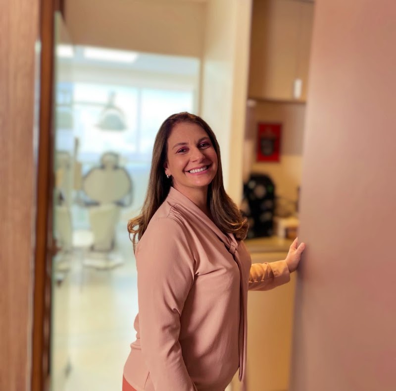 Dra. Laudenice Lucena - Estomatologia, Odontologia Estética, LASER, Reabilitação Oral. - foto 3