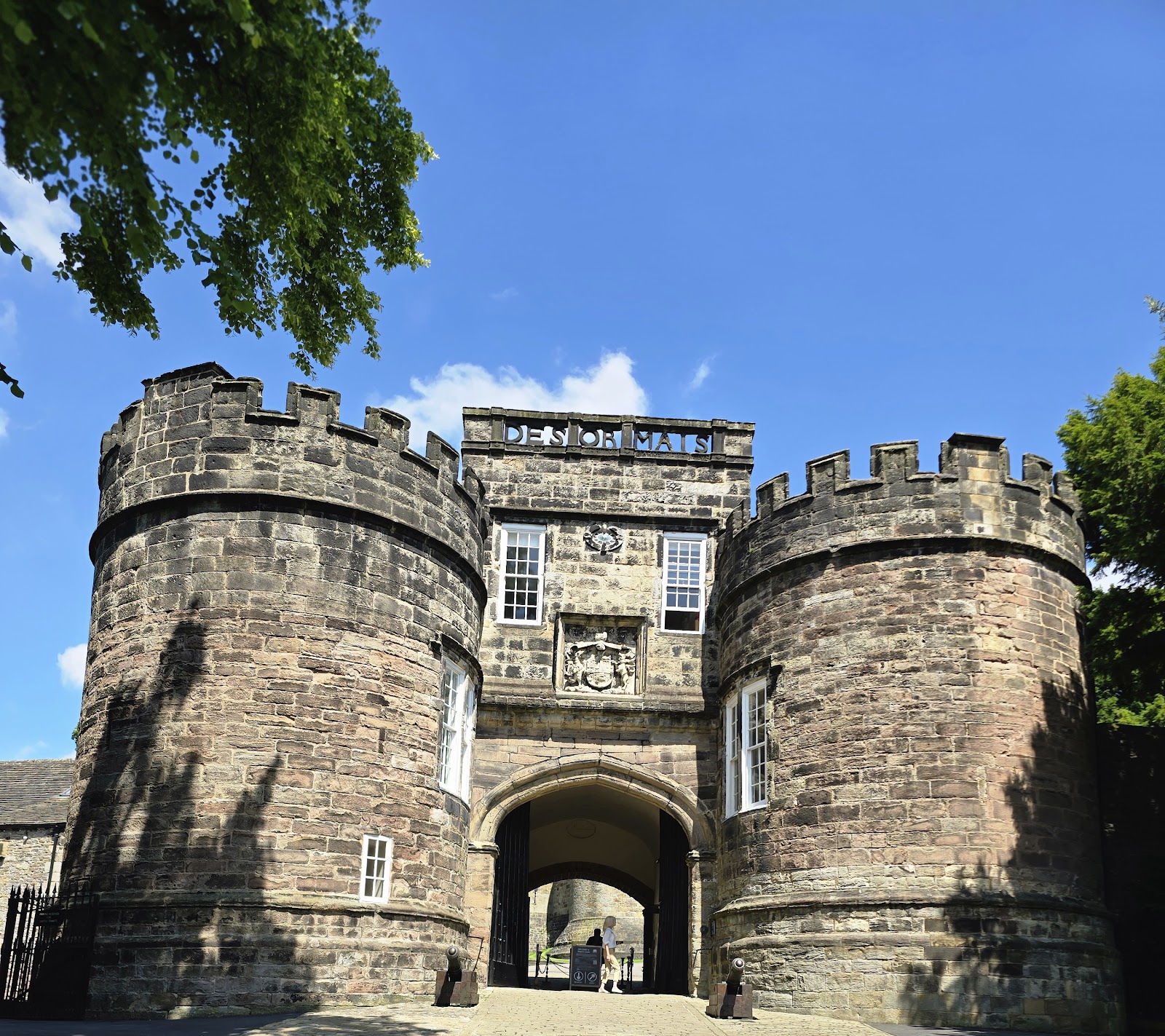 Skipton to Bolton Abbey: Castle, Canal and a Wharfedale Walk