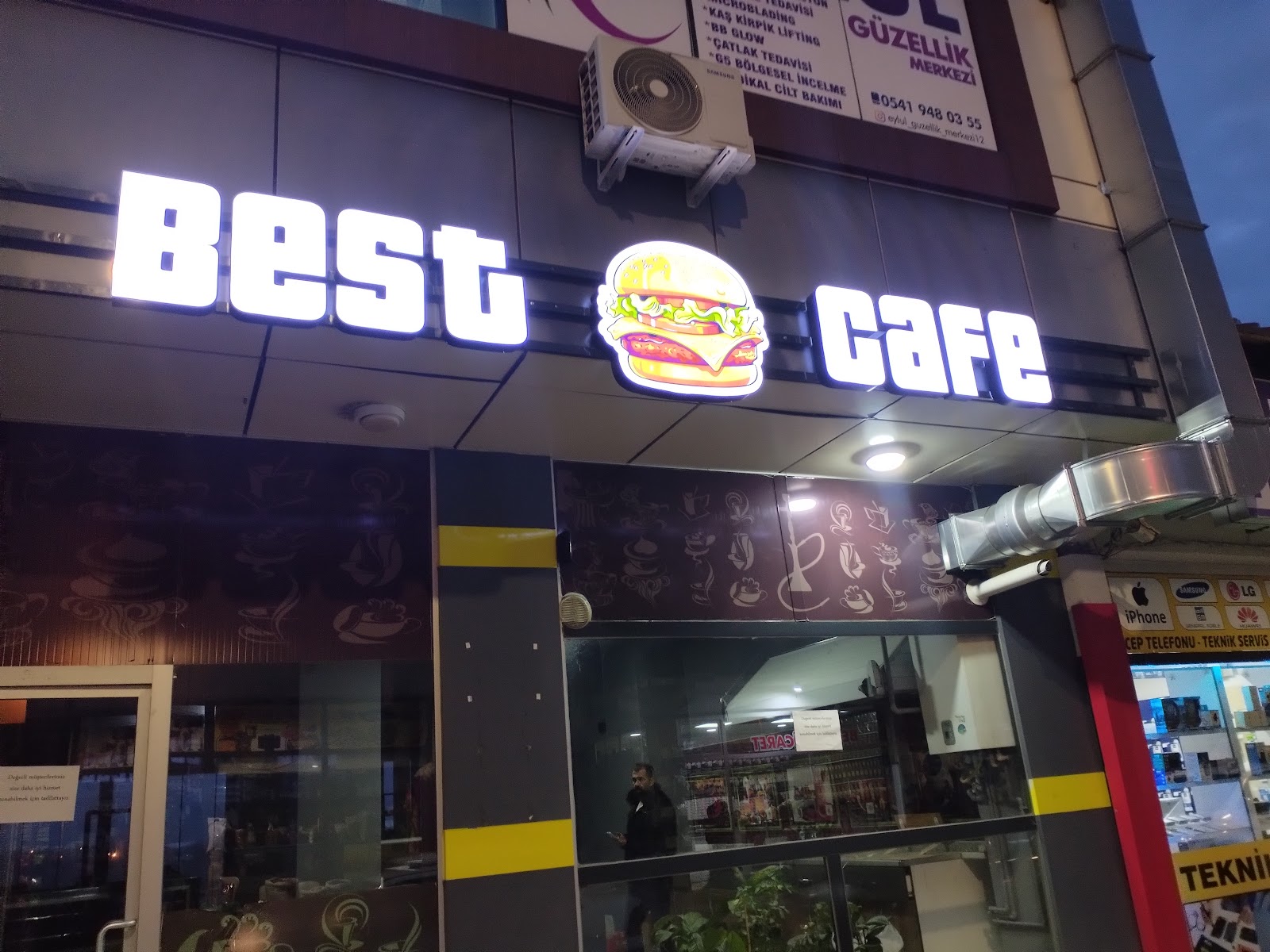 Best Burger Cafe mekanı
