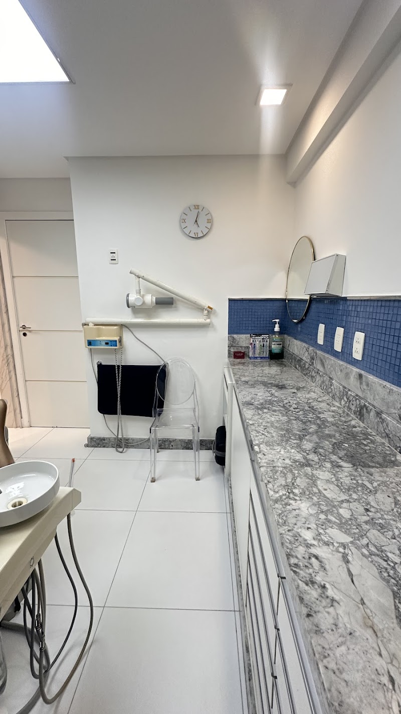 Dra Kaliane Bitencourt | Implante Dentário | Cirurgiã Dentista - foto 3