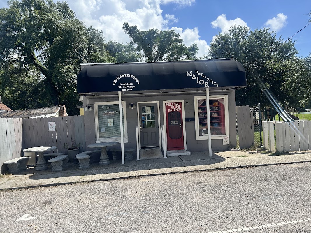 H & R Sweet Shop photo 4