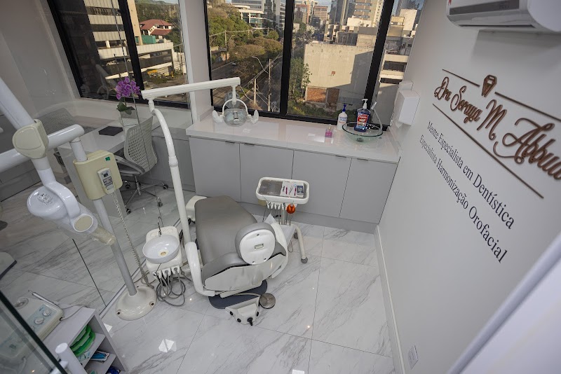 Dra Soraya Maluf Abbud - Mestre em Dentística e Especialista em Harmonização Facial - foto 2