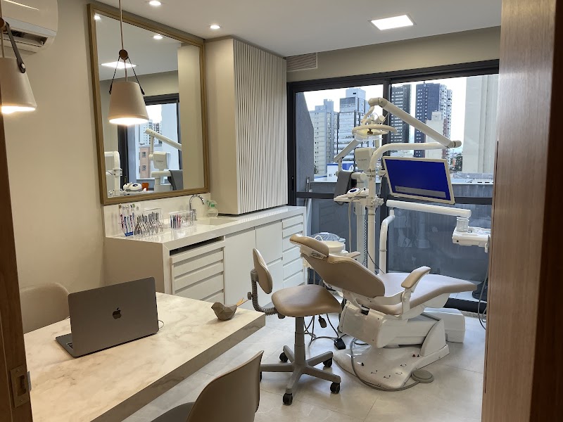 Dra Manuela Flores Coimbra - Ortodontista - Alinhadores Invisiveis - Invisalign Doctor- Angel Aligner - Curitiba - foto 3