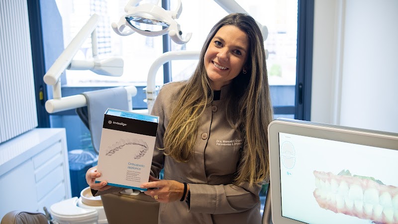Dra Manuela Flores Coimbra - Ortodontista - Alinhadores Invisiveis - Invisalign Doctor- Angel Aligner - Curitiba - foto 2