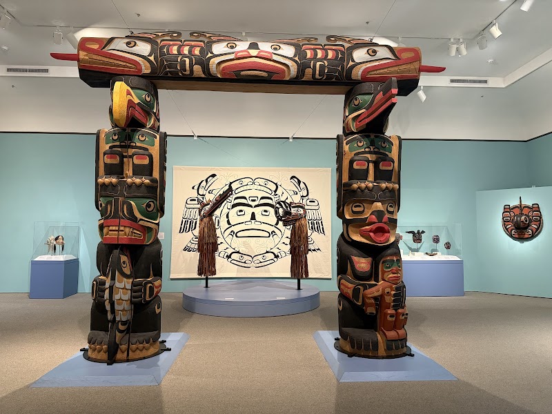 Extensive range from ancient to contemporary art