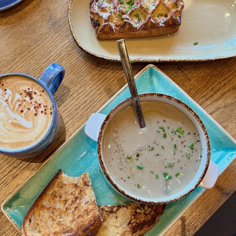 Plucky's Cafe photo 3