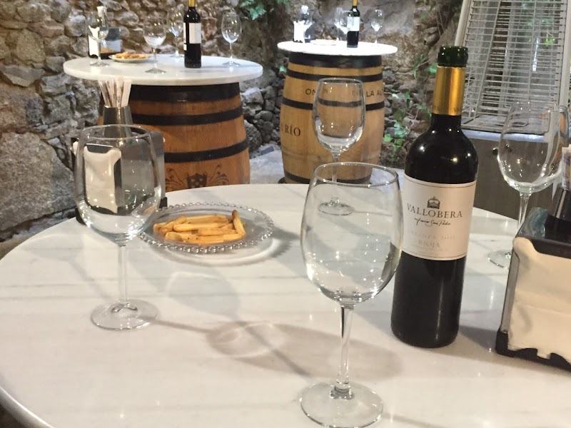 Bodega Os Arcos photo 2