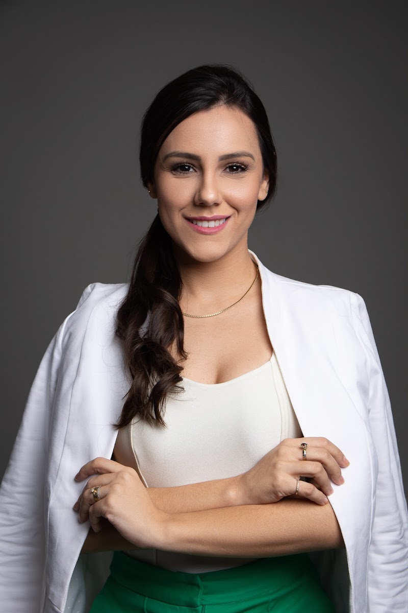 Natália Neves - Odontologia Especializada e Endodontia Microscópica