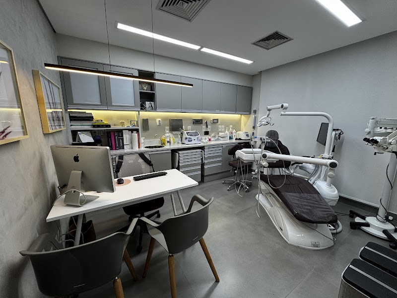 Natália Neves - Odontologia Especializada e Endodontia Microscópica - foto 3