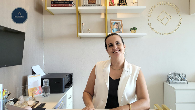 Dra. Luana Pitombeira