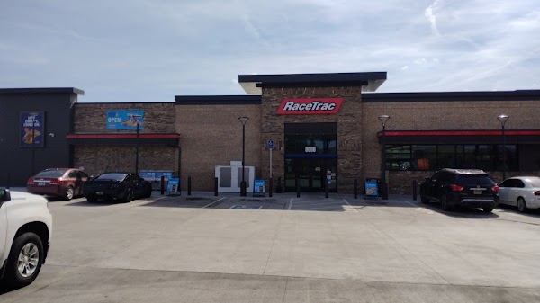 RACETRAC exterior