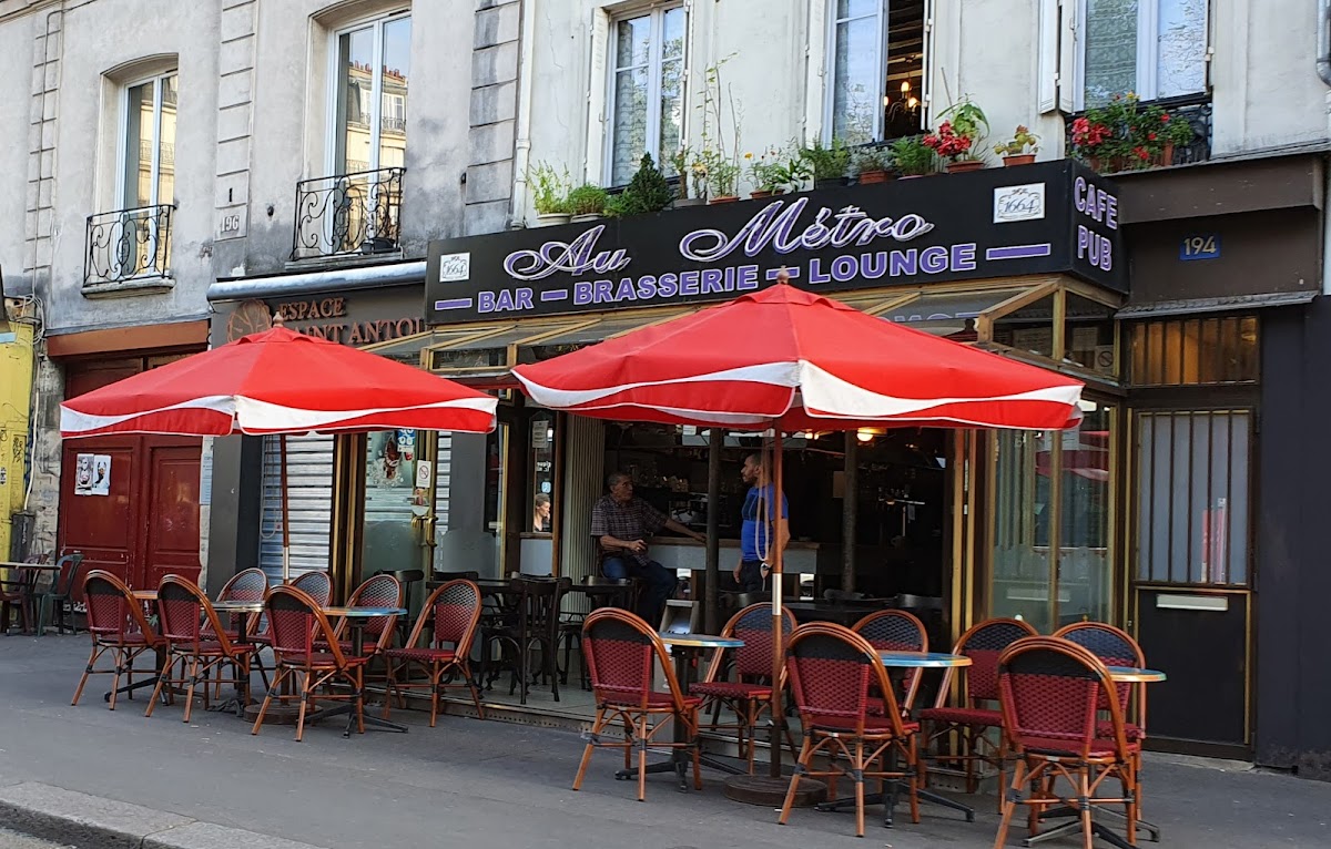 Au métro, vue extérieure