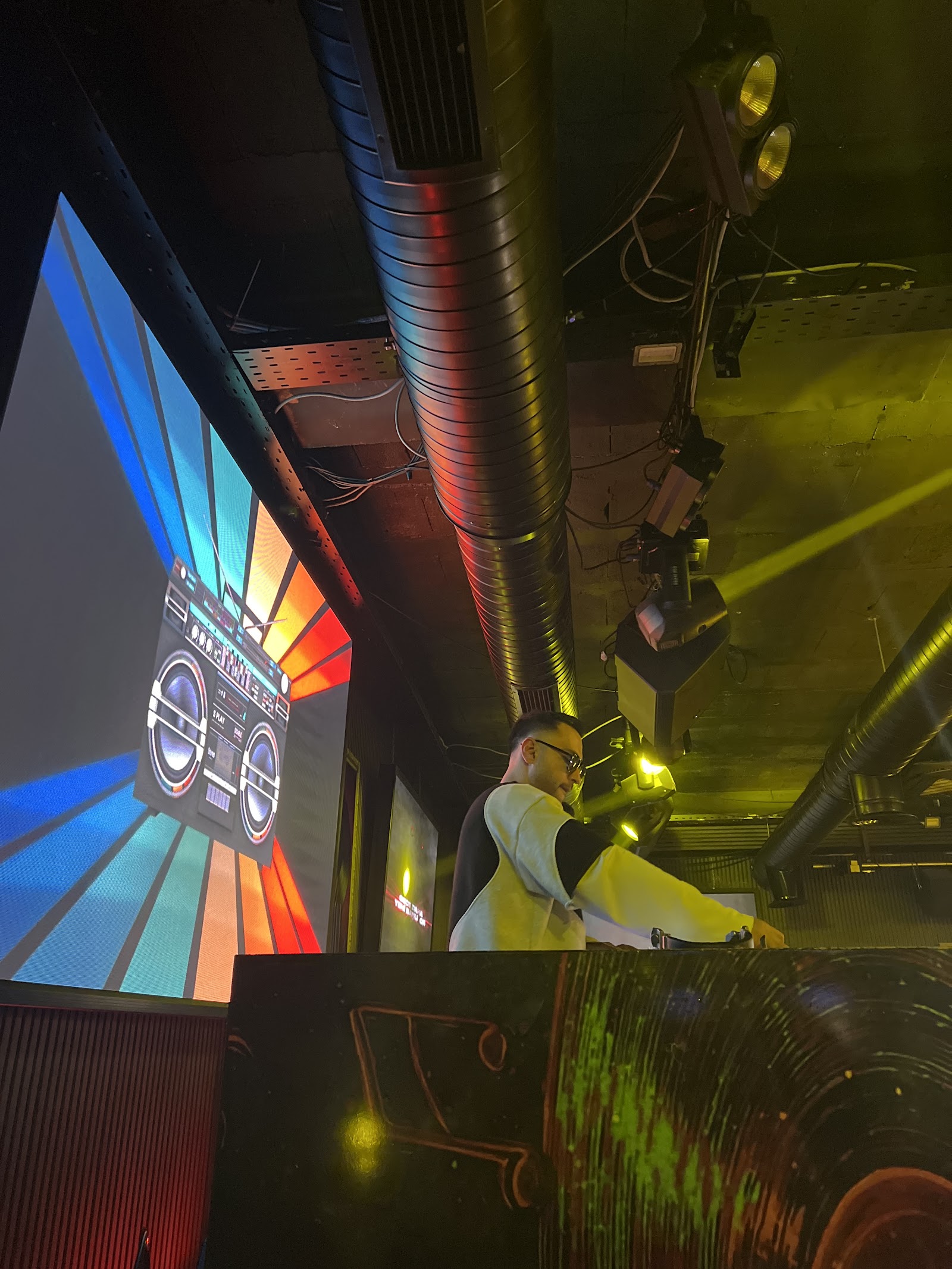 Gloss Night Club mekanı