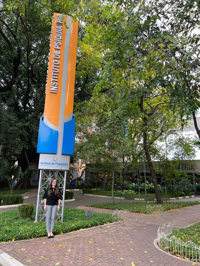 Foto de Dra. Lisiane Martins | Psiquiatra Intervencionista e Neuromodulação