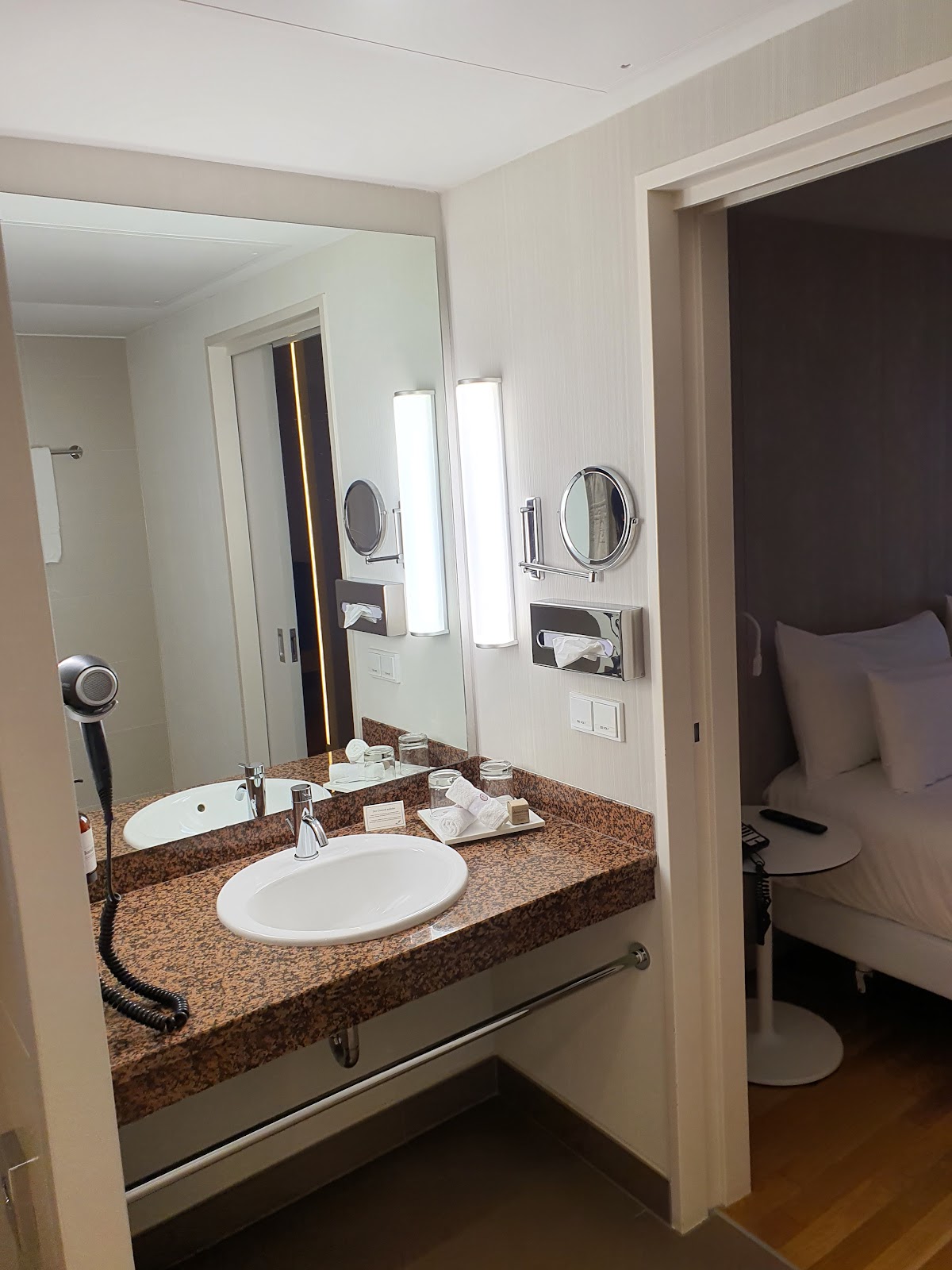 NH Collection Hamburg City, dog-friendly hotel, photo 2