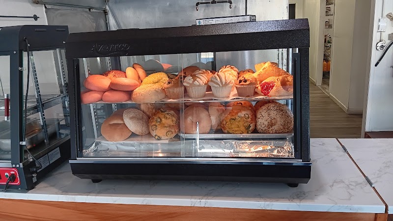 L&E Café & More photo 1