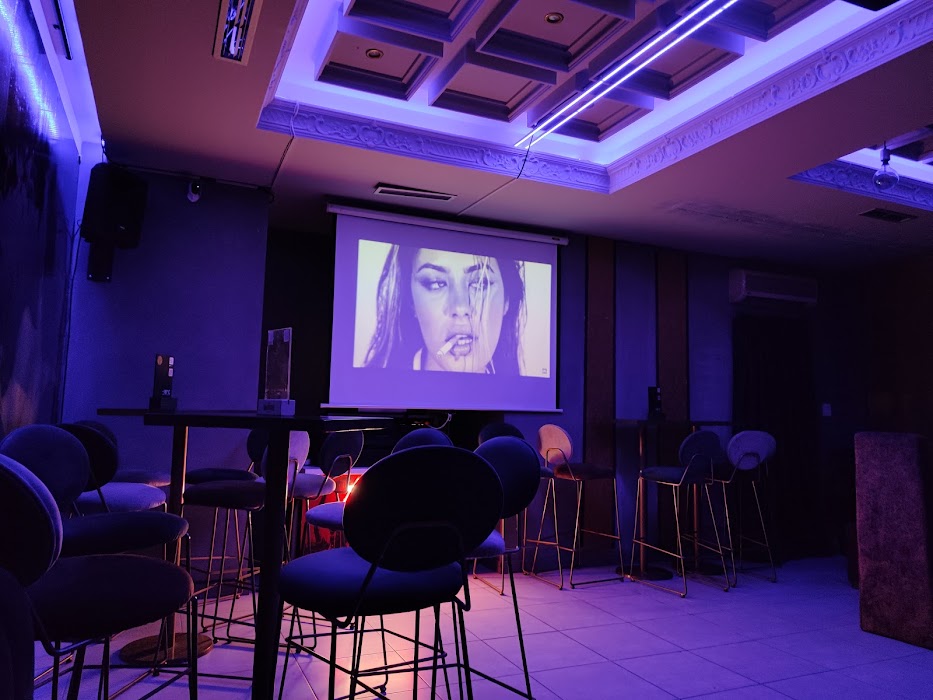 (Se ha mudado a) Summum bar fotoğraf 1