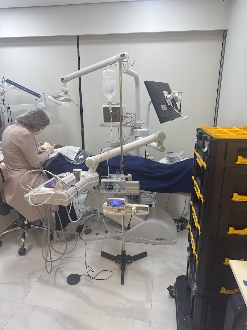 Dra. Mayra - Dentista e Endodontista - foto 5