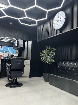 Clean cuts barbershop photo 2