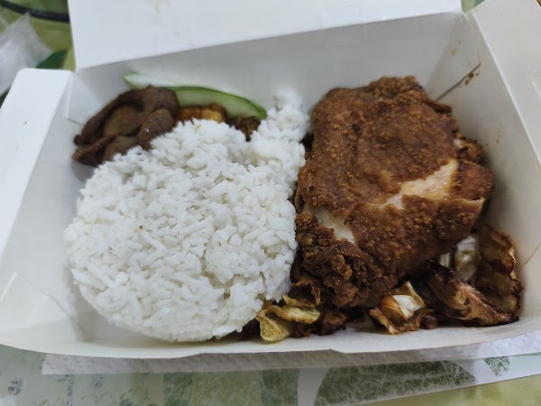 Ayam Gepuk Pak Gembus Raub