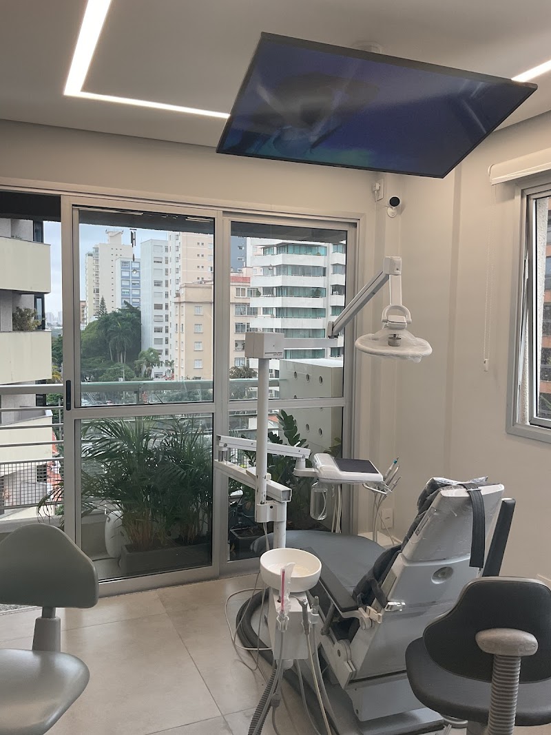 Implantes Dentários e reabilitação oral na Aclimação - Dra Bruna Vasconcelos -