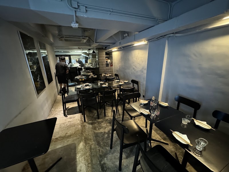 SALOON Cafe & Izakaya