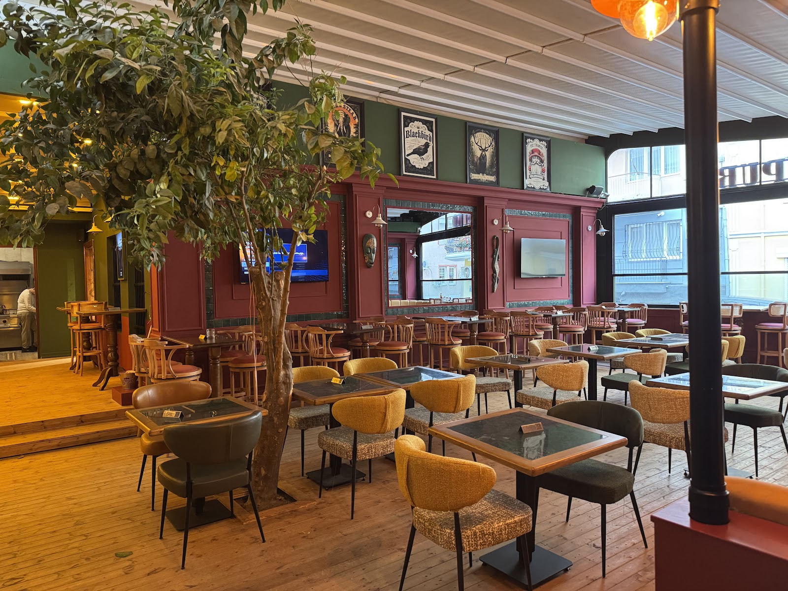 Queen's Pub mekanı