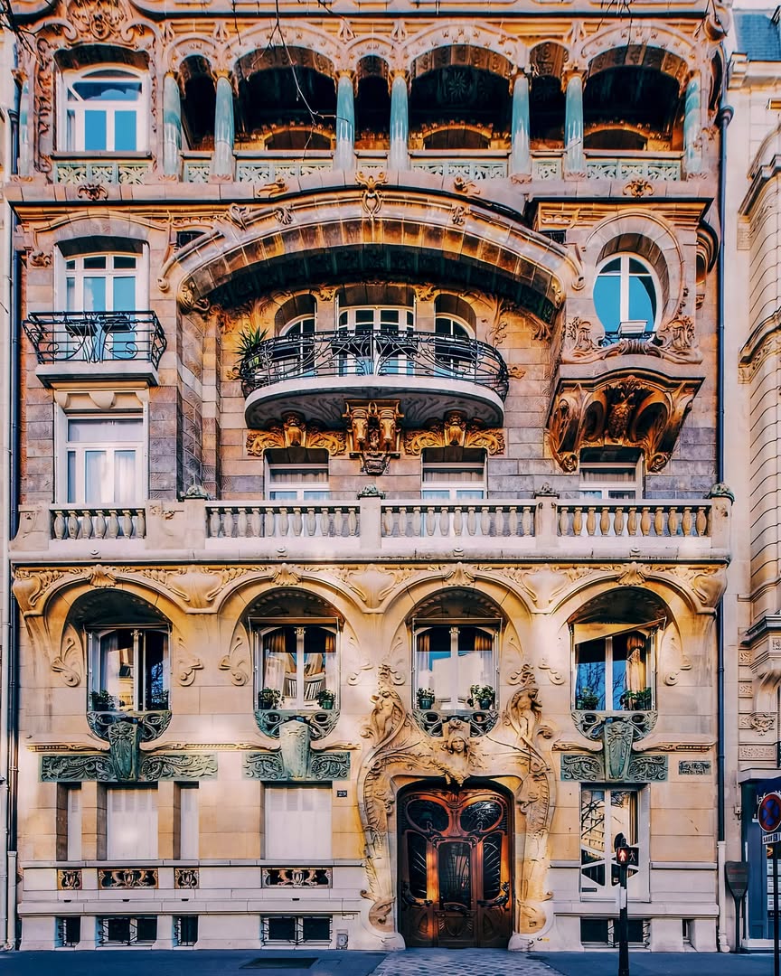 Lavirotte Building