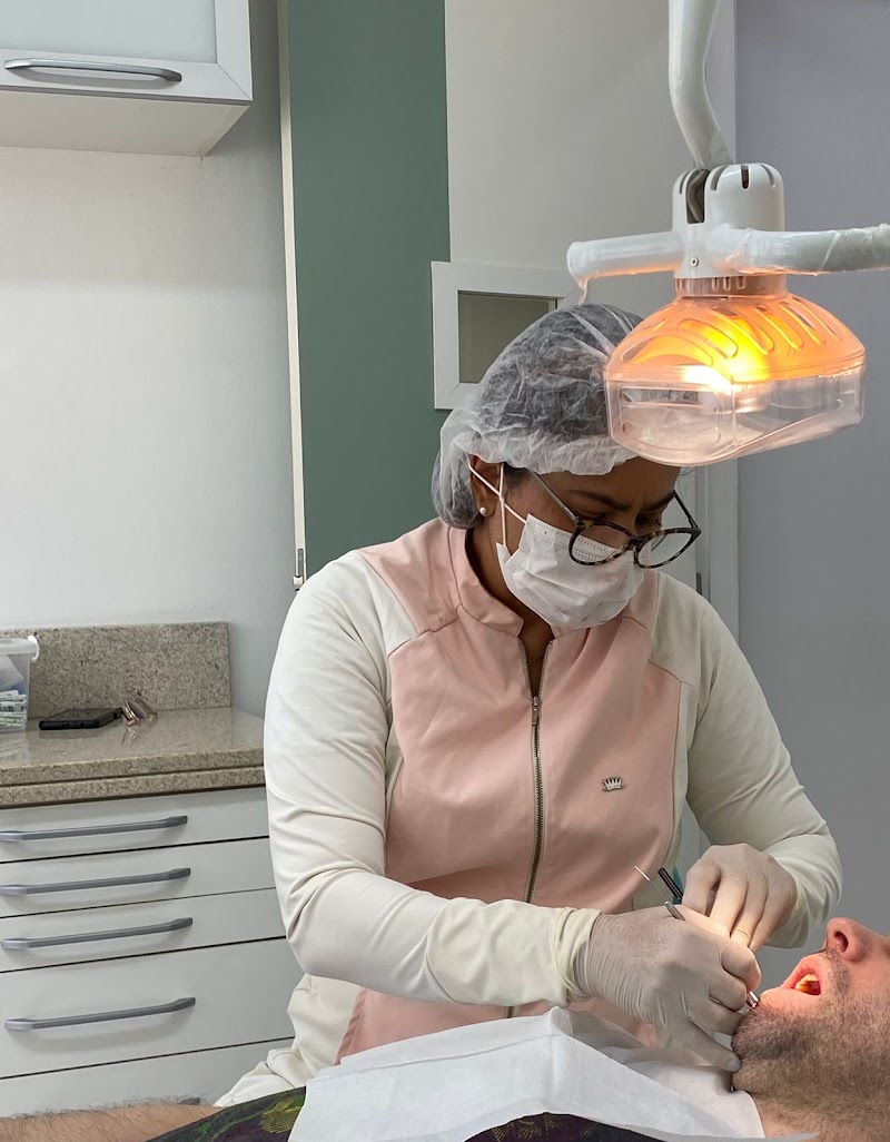 Implante e Prótese Dentária/ Dra Xênia Roberta - foto 2