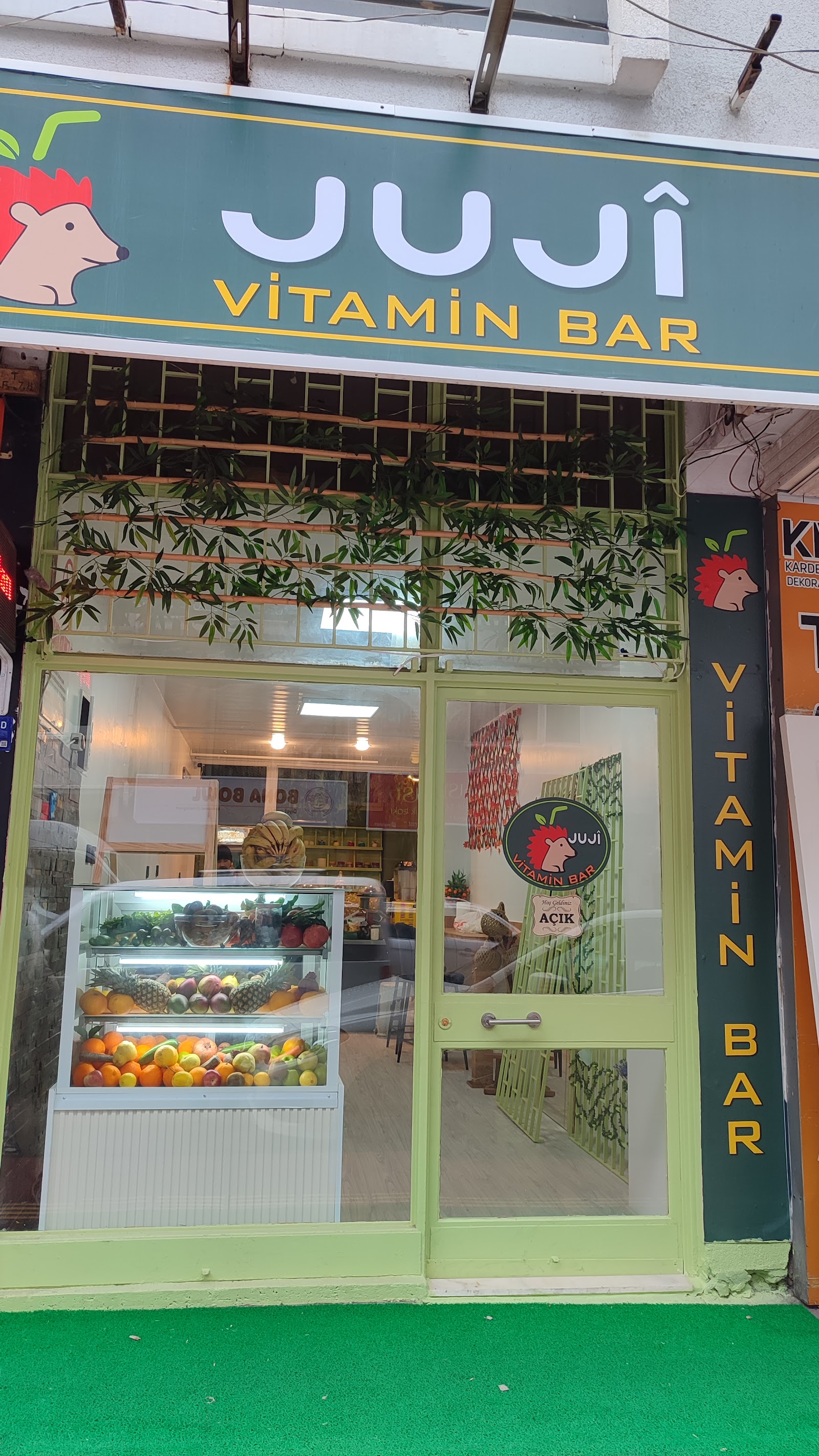 Jujî Vitamin Bar mekanı