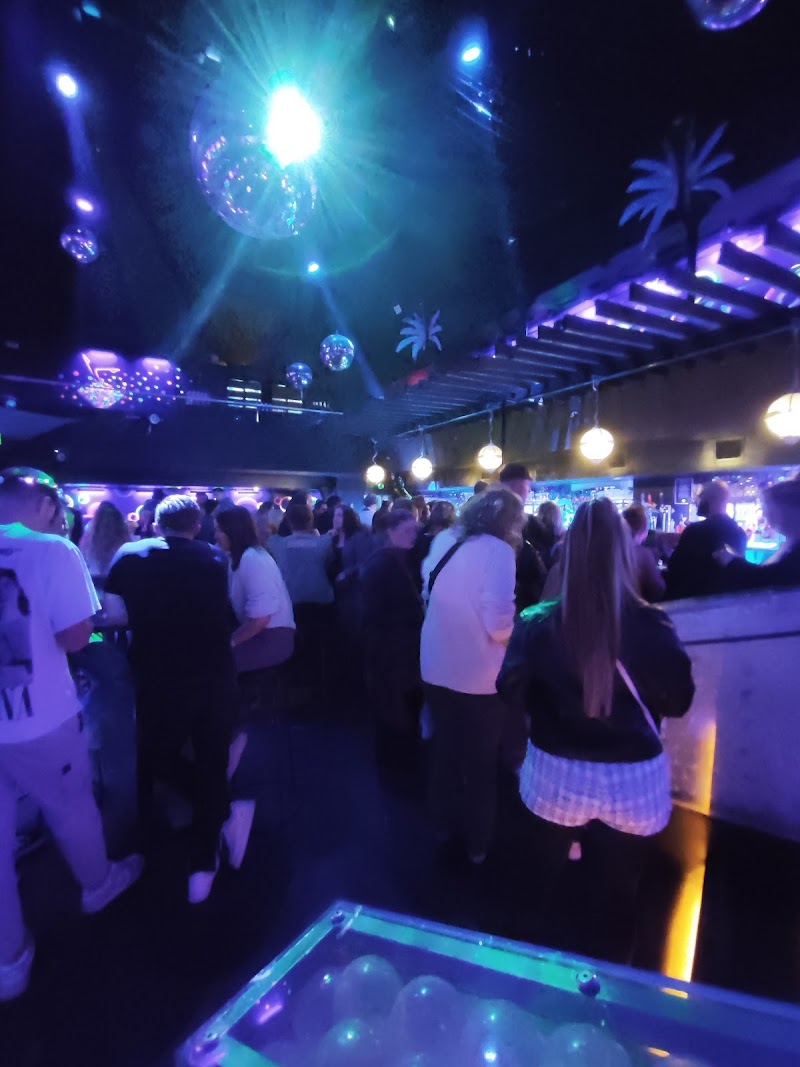 On The Rocks Bar Crawl Edinburgh