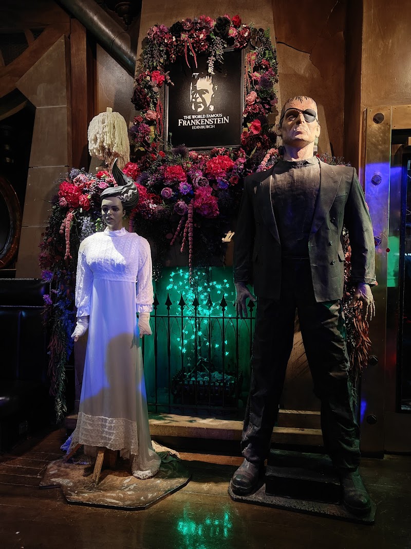 On The Rocks Bar Crawl Edinburgh