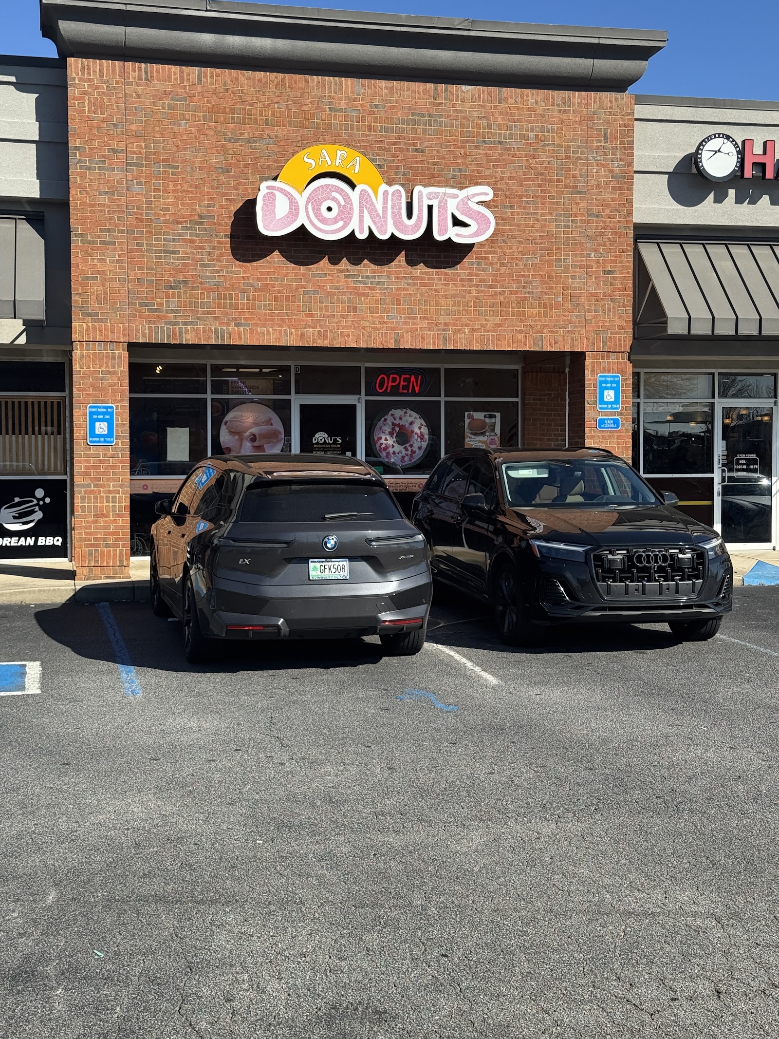 Sara Donuts