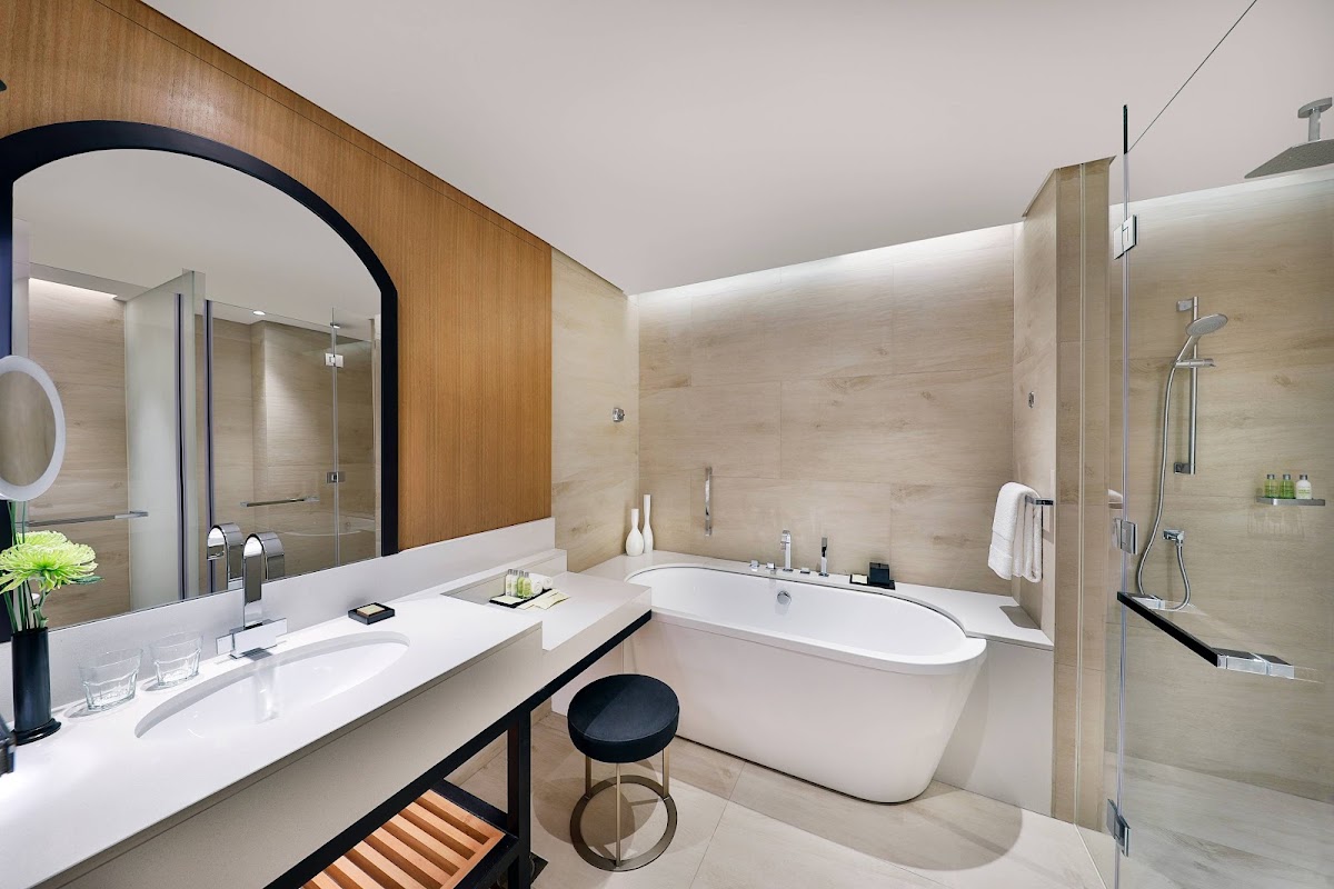 DoubleTree by Hilton Dubai - Business Bay 4
