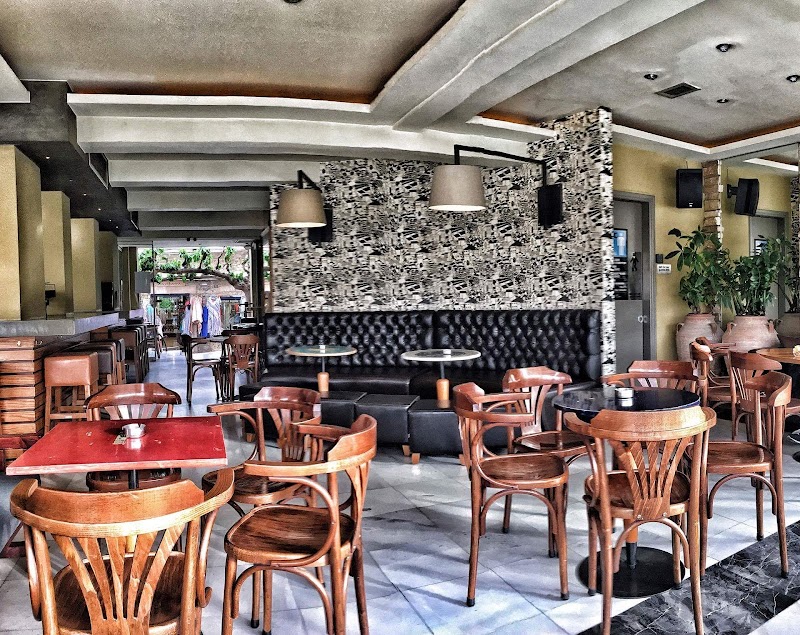 cafe Du Lac bar