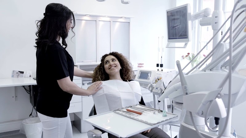 Manzar Alikhani ApS - billede 1